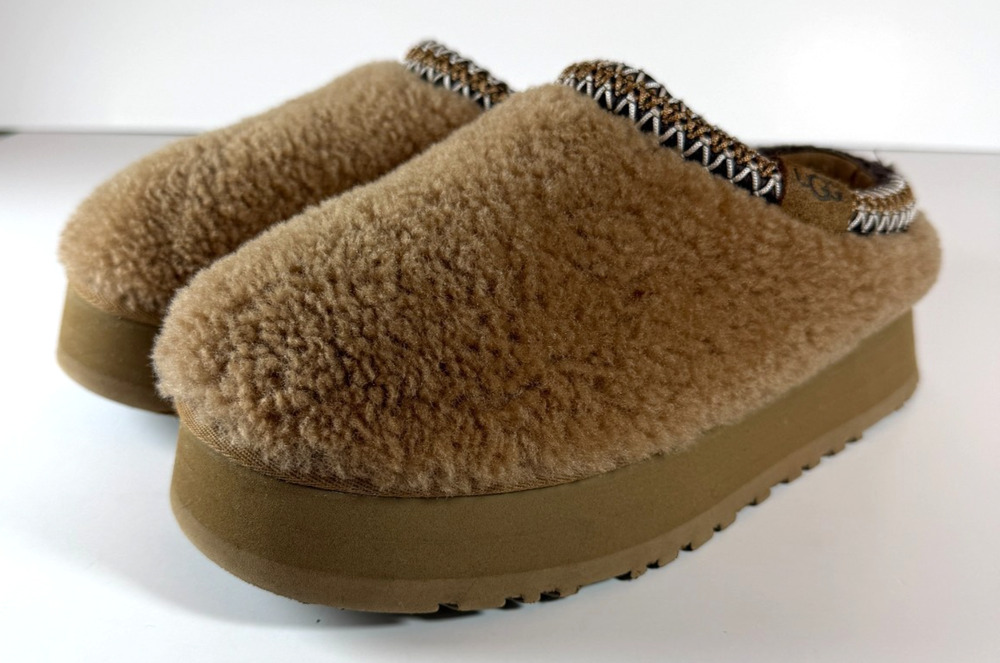 UGG Tazz Maxi Curly Slippers Womens 8 Sand Platform Shearling Cozy 1167770